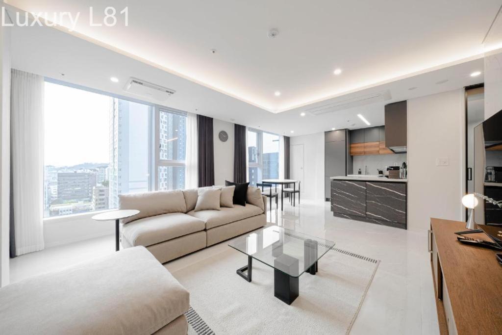 Angia Luxury Apartment Inside Landmark 81 Tower 胡志明市 外观 照片
