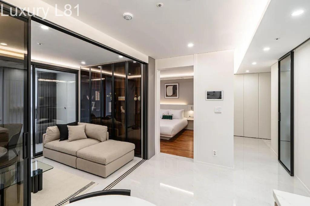 Angia Luxury Apartment Inside Landmark 81 Tower 胡志明市 外观 照片