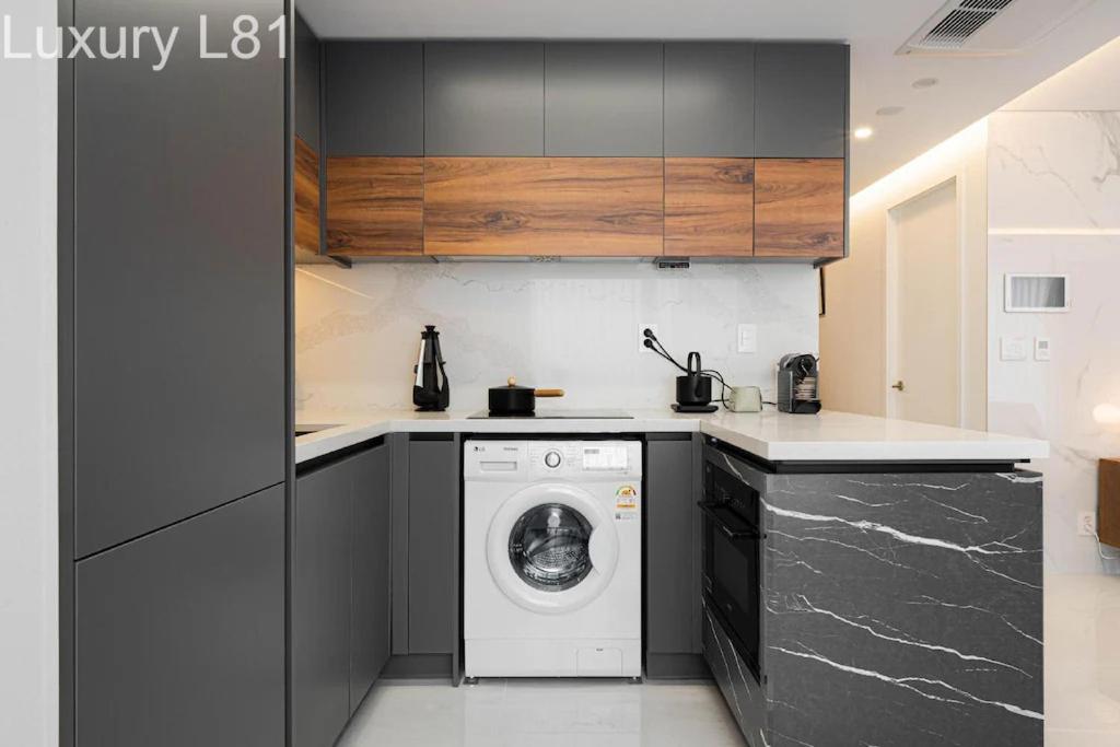 Angia Luxury Apartment Inside Landmark 81 Tower 胡志明市 外观 照片